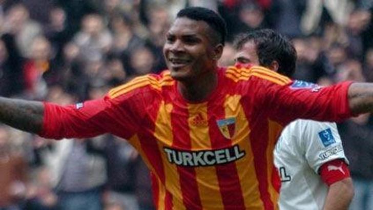 Ariza Makukula FIFA'da manşet