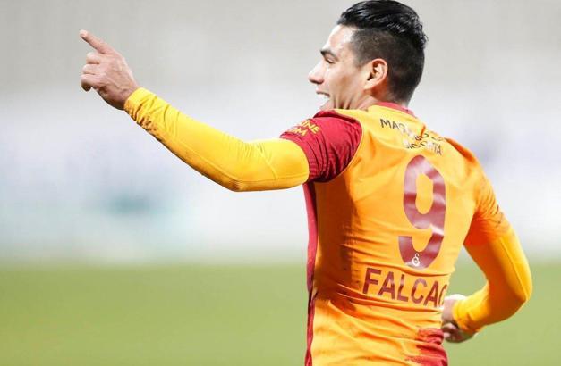 Galatasaray'da son dakika! Radamel Falcao takımda kalabilir...