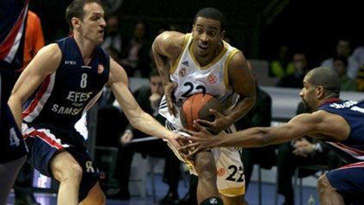 Efes Top 16'ya iyi başlayamadı: 77-70