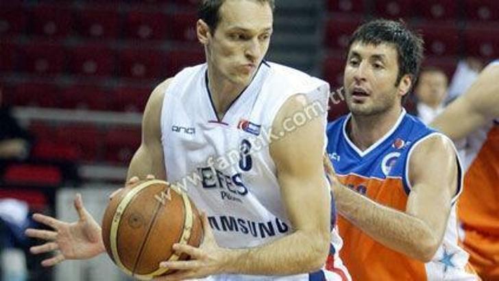 Efes Pilsen çok rahat: 92-73