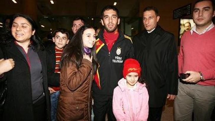 Neill kaldı, Jo sahada