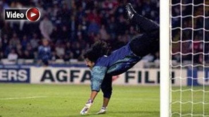 Efsane kaleci futbolu bırakıyor