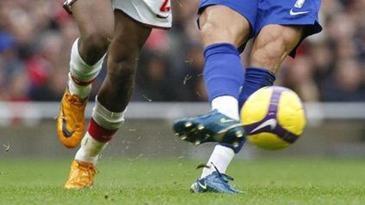 Hakeme kızıp kendi kalesine gol attı!