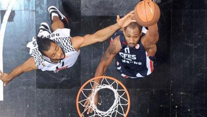Efes Pilsen mucizeyi başardı: 60-75