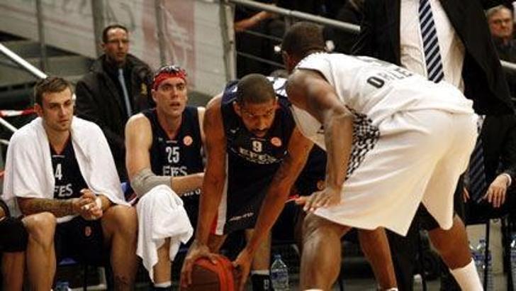 Efes Pilsen Malaga'ya duacı: 60-75