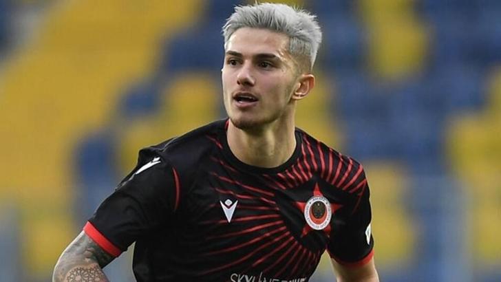 Transferin gözdesi Berat Özdemir'den flaş açıklamalar