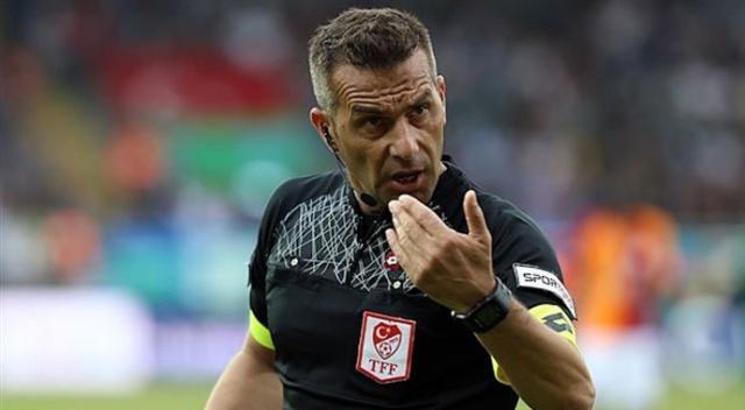 VAR Emre Akbaba'nın pozisyonunda hakemi çağırmamış
