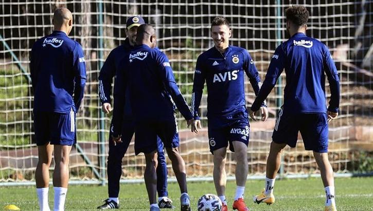 Son dakika! Fenerbahçe orta sahaya çare arıyor!