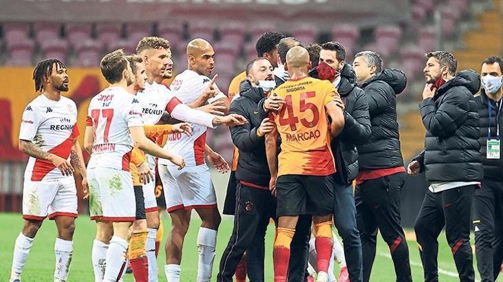 Podolski Galatasaray karşısında uzatmalarda süre alabildi