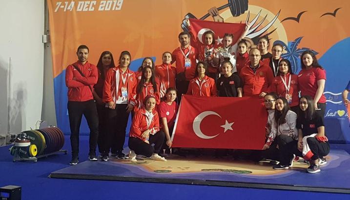 Milli haltercilerden rekor sayıda madalya