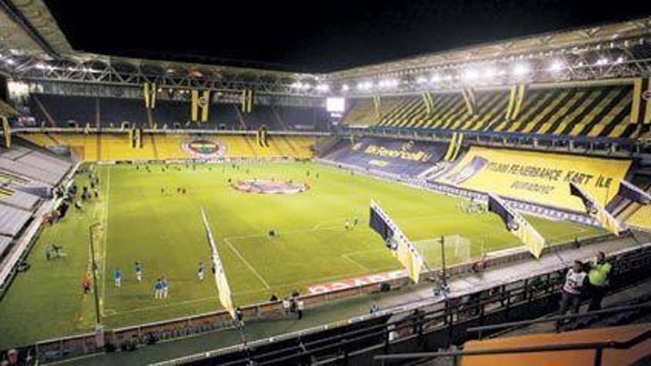 Kadıköy'de dev bayraklar