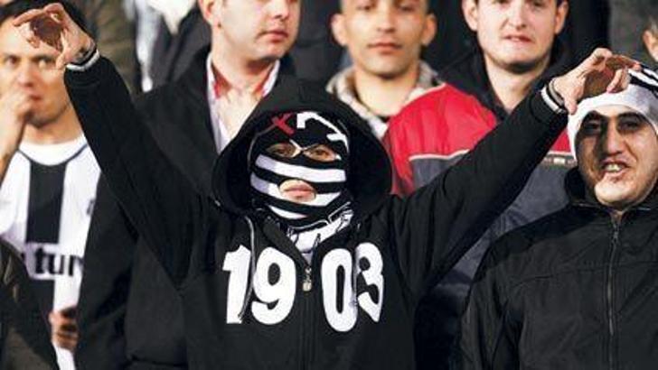 Tribün yanıyor!