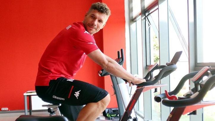 Antalyasporlu futbolcu Podolski'ye taraftar tepkisi