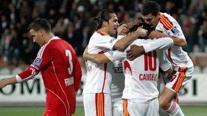 Kayseri parçaladı: 2-4