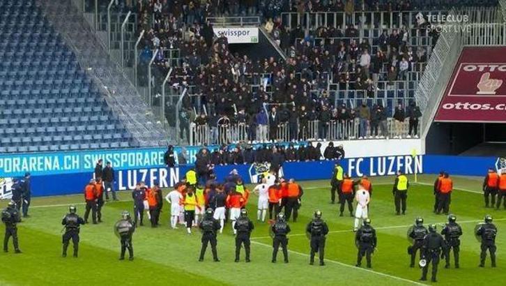 70 yıl sonra Grasshoppers küme düşünce taraftarlar çılgına döndü