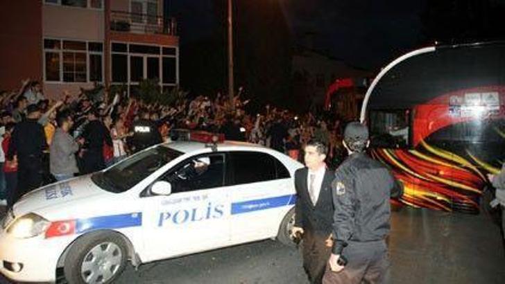 Takım otobüsü kaza atlattı