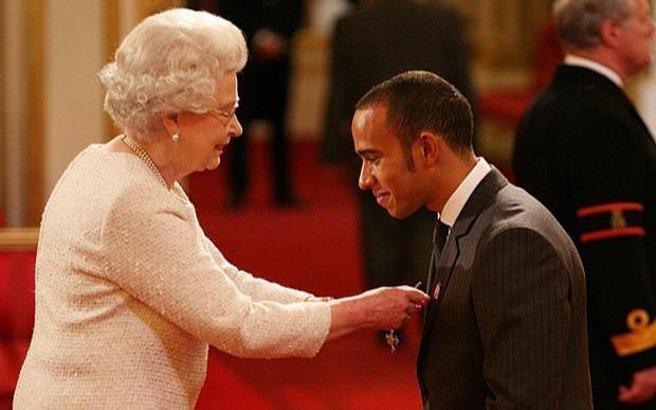 Formula 1 Şampiyonu Lewis Hamilton'a ‘şövalye' unvanı verildi