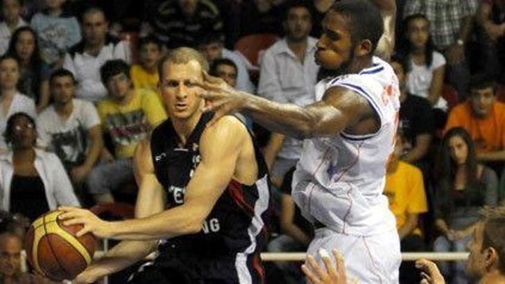 Efes çok rahat: 92-67