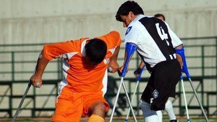 Ampute futbolda zirve şenlendi