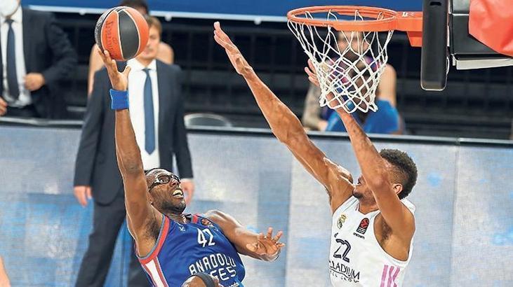 ÖZET Anadolu Efes Real Madrid maç sonucu: 65-73