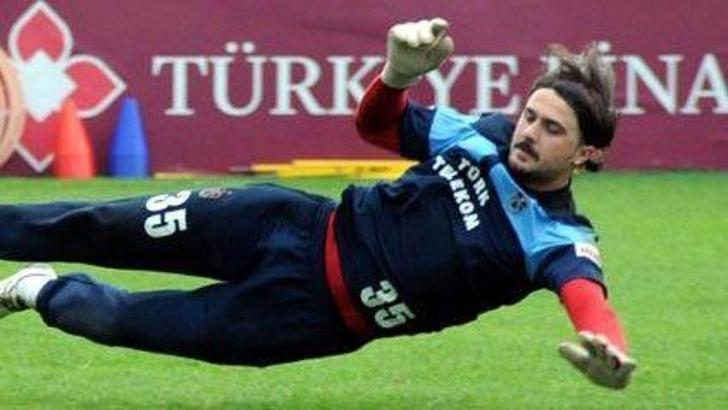 Kaleci Onur futbolu unuttu