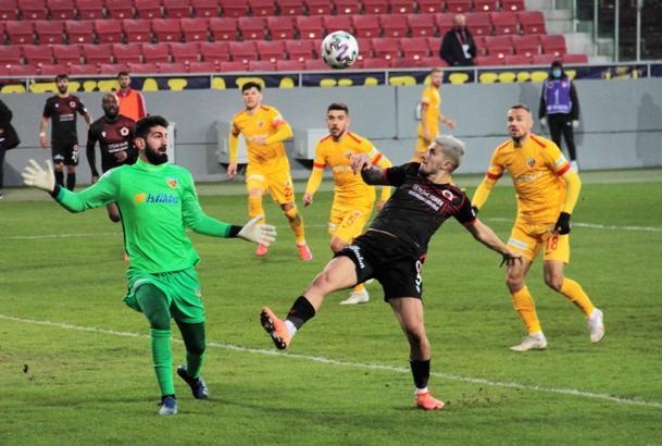 İsmail Çipe, 5 maçta 7 gol yedi