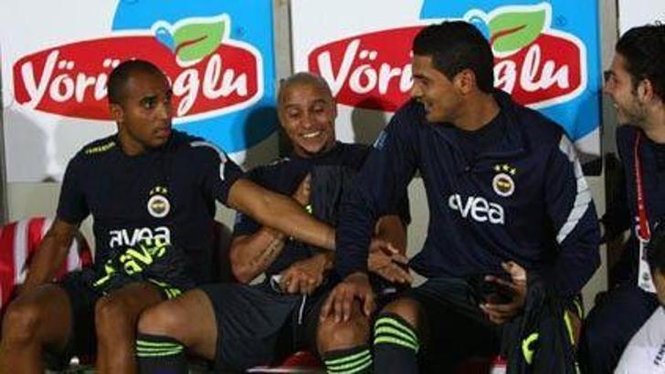 Carlos kulübeye alıştı!