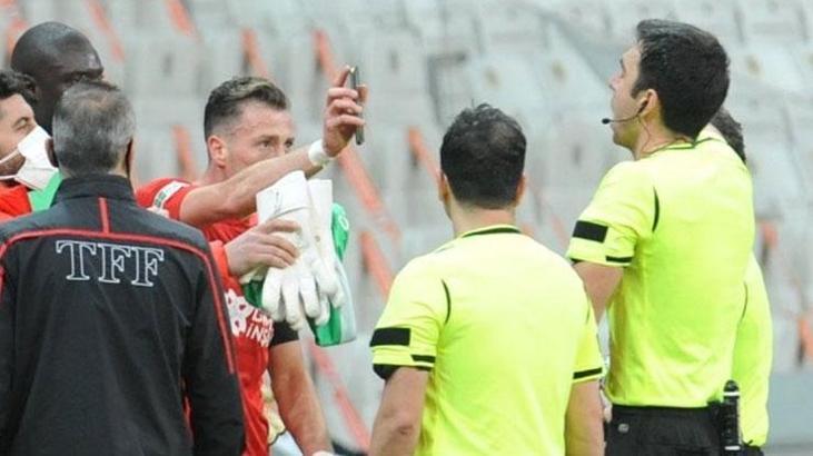 Beşiktaş - Sivasspor maçının pozisyonu L'Equipe'e de haber oldu
