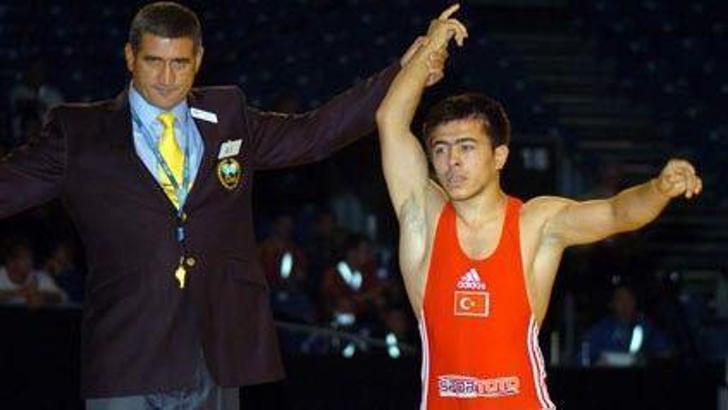 Sezar Akgül'den gümüş