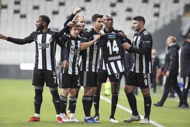 Beşiktaşlı futbolcular Vincent Aboubakar'ı unutmadı
