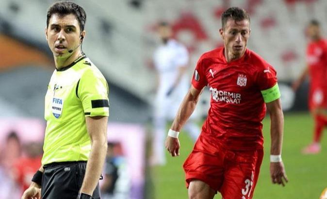 Beşiktaş - Sivasspor maçında ilginç olay! Hakeme telefonu gösterdi, atıldı!