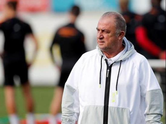 Fatih Terim'den SMA hastası çocuklara destek