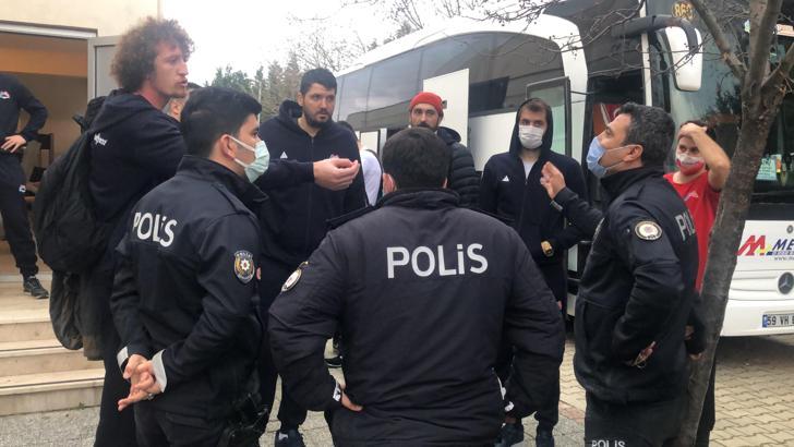 Çorlu Belediyesi ile Mersin Büyükşehir Belediyesi arasında olaylı maç