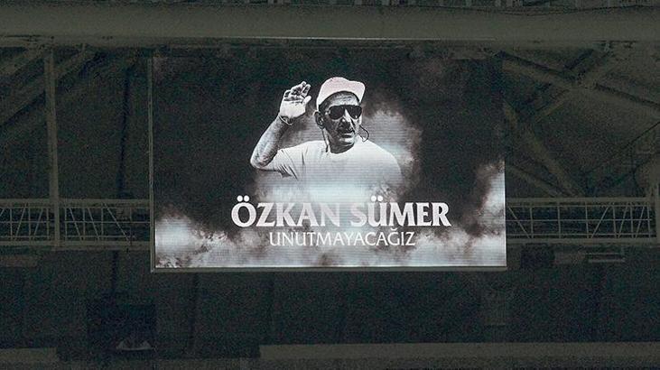 Trabzonspor ve Galatasaray Özkan Sümer'in mezarını ziyaret etti