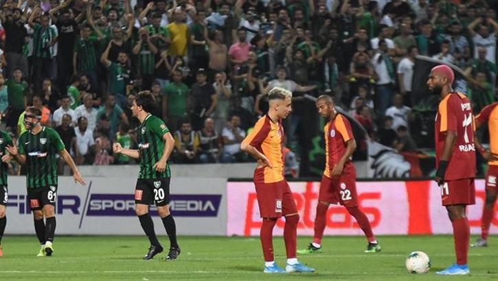 Galatasaray'ın soyunma odasında TFF yöneticisi sürprizi!
