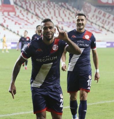 Antalyaspor'da Amilton ilk kez gol sevinci yaşadı