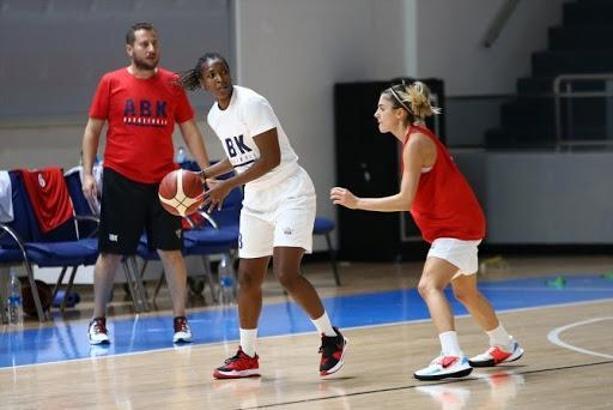 Adana Basketbol'da Shaqwedia Wallace ve Ezgi Manlacı başarıya odaklandı