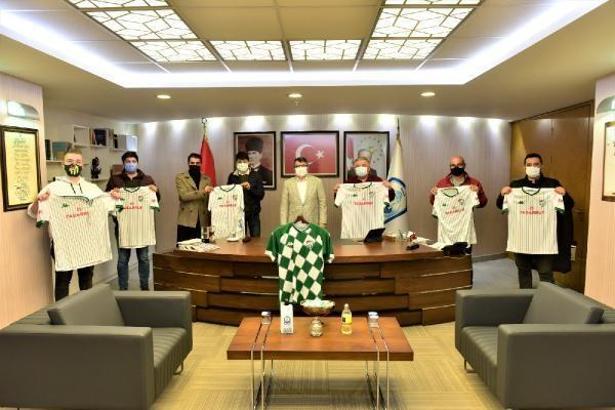 Yıldırım Belediye Başkanı Yılmaz'dan Bursaspor forması