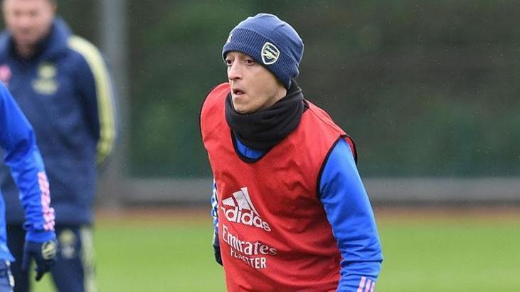 Arsenal'de Mesut Özil ve Sokratis krizi! Takım ikiye bölündü!