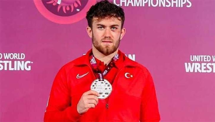 Süleyman Karadeniz, Dünya Kupası'nda bronz madalya kazandı