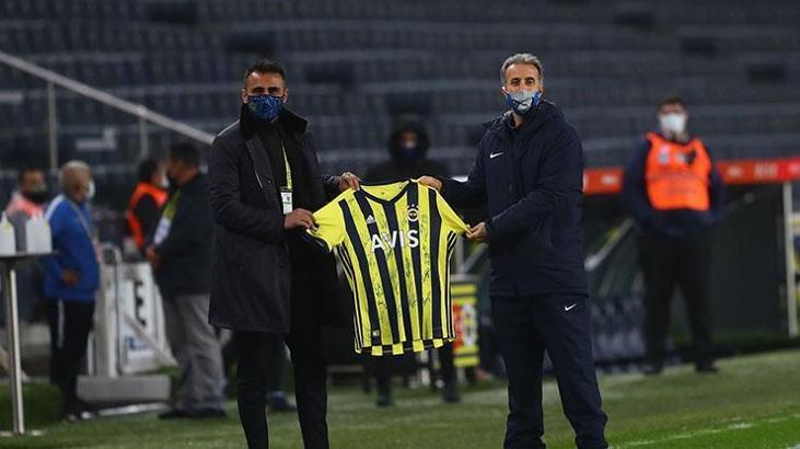 Kadıköy'de Erdoğan Yılmaz'a imzalı forma