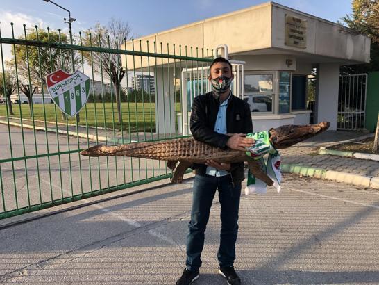 Bursaspor taraftarı, tesislere timsah getirdi!
