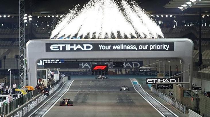 Formula 1'de sezonun son yarışını Max Verstappen kazandı
