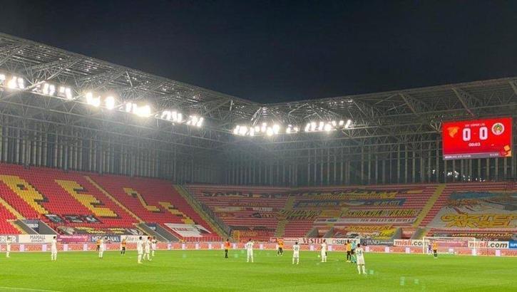 Göztepe - Alanyaspor maçında ırkçılık protesto edildi
