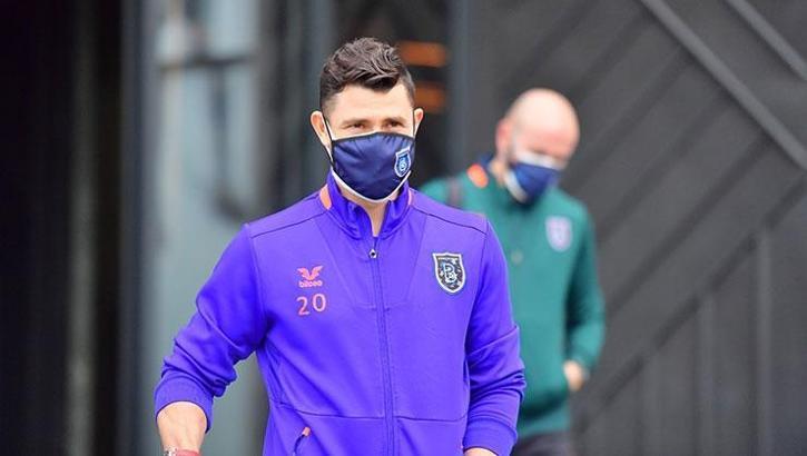 Başakşehir, PSG maçı için Fransa'ya gitti
