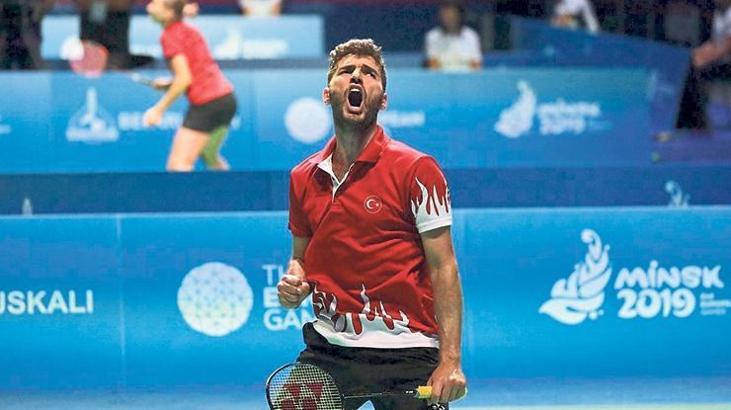 Milli badmintoncu Emre Lale ilklerin peşinde