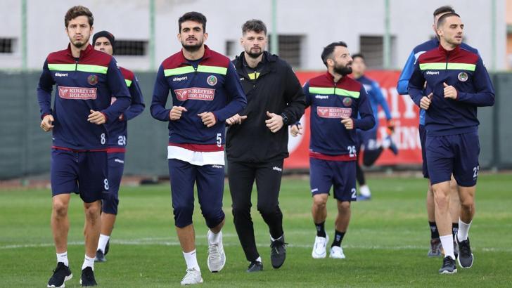 Lider Alanyaspor, Beşiktaş'a karşı ilk galibiyet peşinde