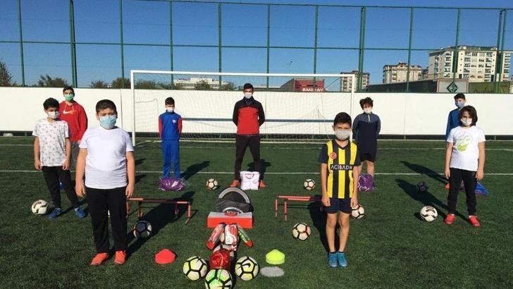 3 bin sporcuya spor malzemesi dağıtıldı