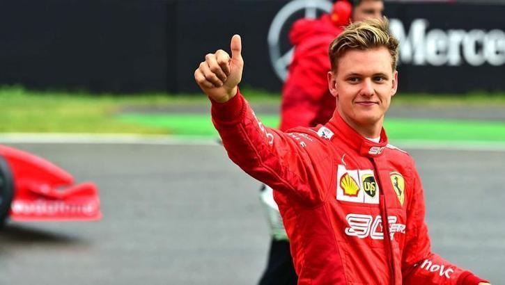 Mick Schumacher yeni sezonda Haas ile anlaştı