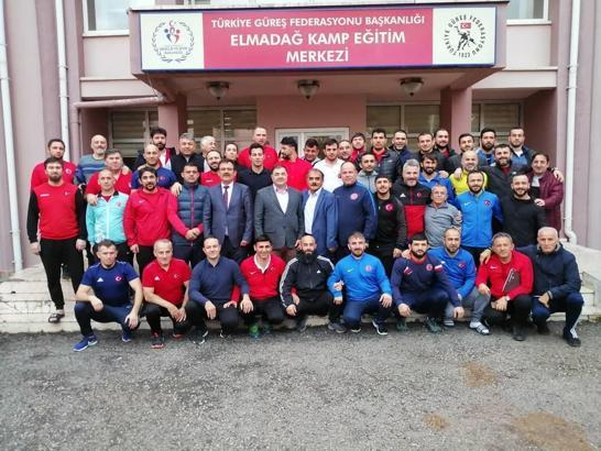 Güreş Milli Takım antrenörlerine yönelik eğitim semineri başladı
